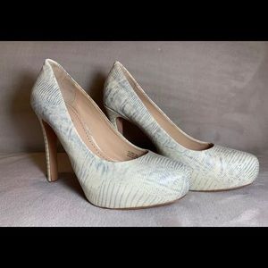 Pour La Victoire Snake Print Leather Pumps Size7.5